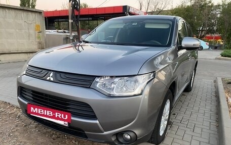 Mitsubishi Outlander III рестайлинг 3, 2013 год, 1 290 000 рублей, 2 фотография