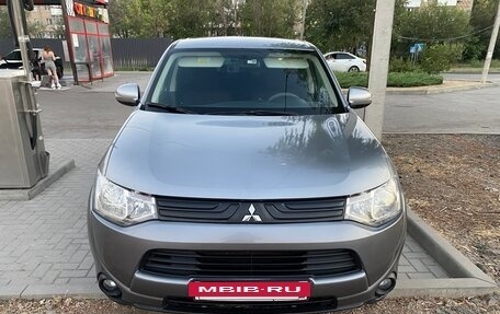 Mitsubishi Outlander III рестайлинг 3, 2013 год, 1 290 000 рублей, 3 фотография