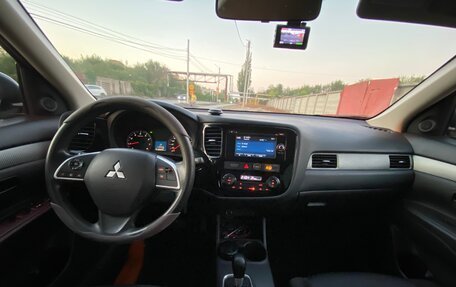 Mitsubishi Outlander III рестайлинг 3, 2013 год, 1 290 000 рублей, 17 фотография