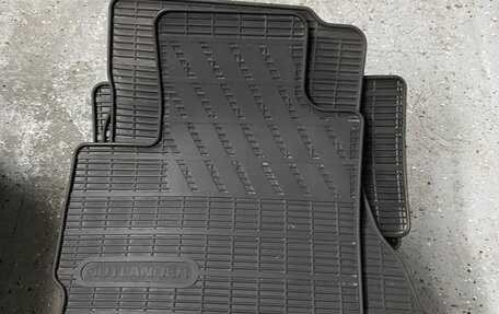 Mitsubishi Outlander III рестайлинг 3, 2013 год, 1 290 000 рублей, 23 фотография