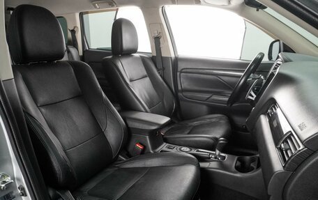 Mitsubishi Outlander III рестайлинг 3, 2016 год, 1 685 000 рублей, 8 фотография