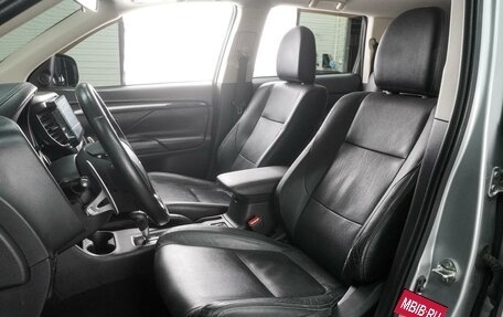 Mitsubishi Outlander III рестайлинг 3, 2016 год, 1 685 000 рублей, 10 фотография