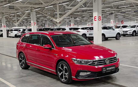 Volkswagen Passat B8 рестайлинг, 2020 год, 3 000 000 рублей, 3 фотография