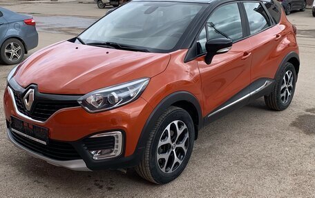 Renault Kaptur I рестайлинг, 2016 год, 1 330 000 рублей, 2 фотография