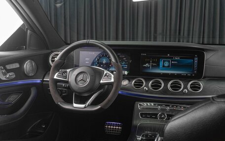 Mercedes-Benz E-Класс, 2018 год, 3 699 000 рублей, 28 фотография