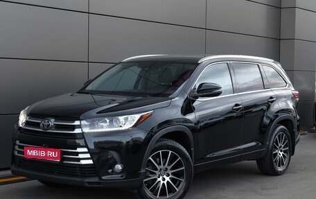 Toyota Highlander III, 2019 год, 3 698 000 рублей, 1 фотография