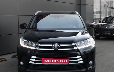Toyota Highlander III, 2019 год, 3 698 000 рублей, 2 фотография
