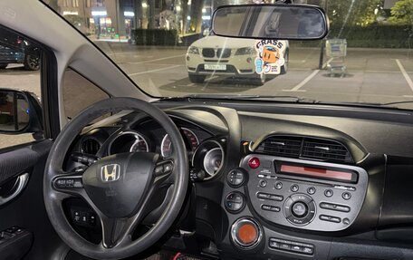 Honda Jazz II рестайлинг, 2011 год, 700 000 рублей, 17 фотография