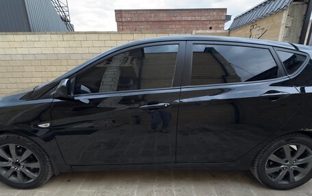 Hyundai Solaris II рестайлинг, 2015 год, 800 000 рублей, 4 фотография