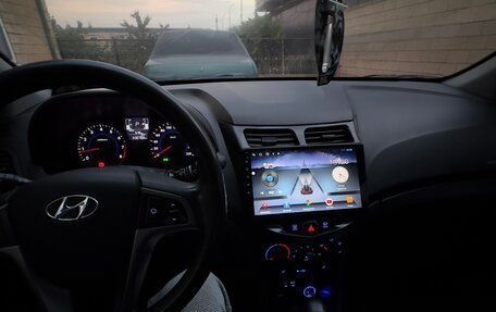 Hyundai Solaris II рестайлинг, 2015 год, 800 000 рублей, 9 фотография