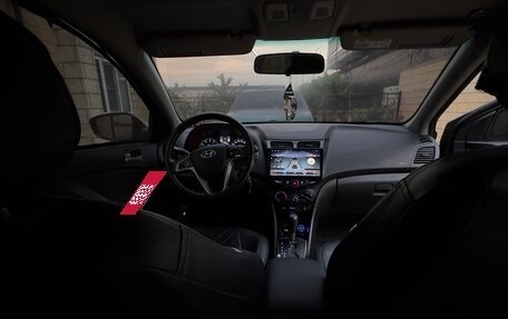 Hyundai Solaris II рестайлинг, 2015 год, 800 000 рублей, 8 фотография