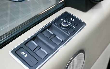 Land Rover Range Rover IV рестайлинг, 2015 год, 3 639 900 рублей, 25 фотография