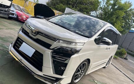 Toyota Voxy III, 2021 год, 1 706 000 рублей, 1 фотография