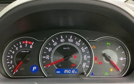 Toyota Noah III, 2021 год, 1 882 000 рублей, 10 фотография