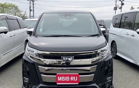 Toyota Noah III, 2021 год, 1 882 000 рублей, 2 фотография