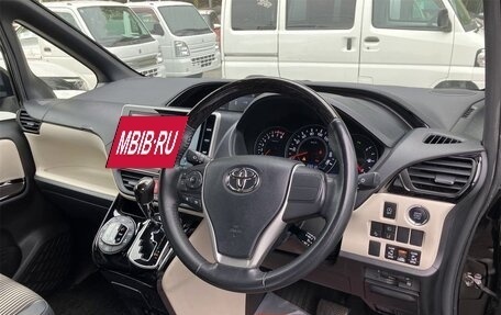Toyota Noah III, 2021 год, 1 882 000 рублей, 7 фотография