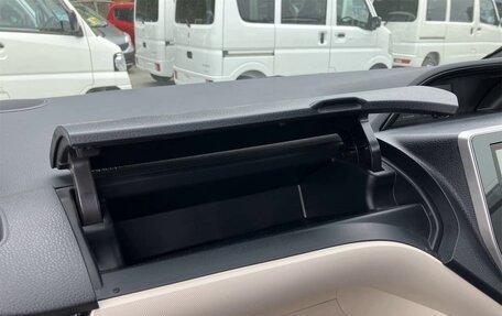 Toyota Noah III, 2021 год, 1 882 000 рублей, 19 фотография