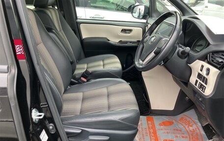Toyota Noah III, 2021 год, 1 882 000 рублей, 17 фотография