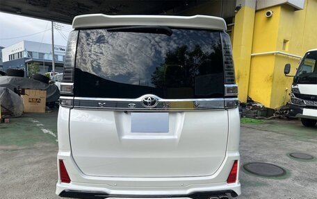 Toyota Voxy III, 2021 год, 1 706 000 рублей, 4 фотография