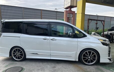Toyota Voxy III, 2021 год, 1 706 000 рублей, 6 фотография
