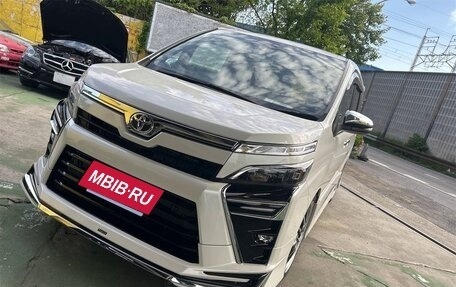 Toyota Voxy III, 2021 год, 1 706 000 рублей, 2 фотография