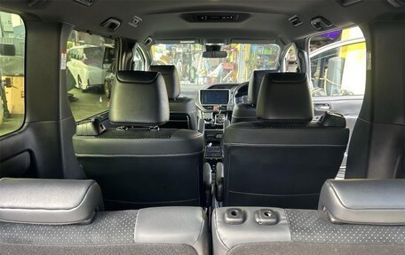 Toyota Voxy III, 2021 год, 1 706 000 рублей, 13 фотография