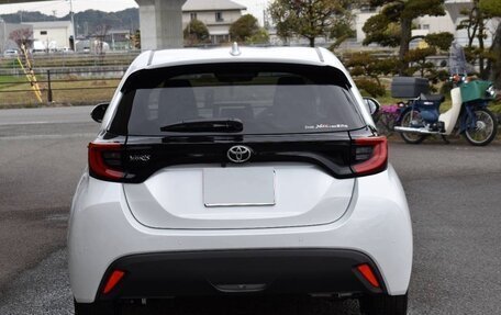 Toyota Yaris, 2022 год, 1 116 000 рублей, 5 фотография