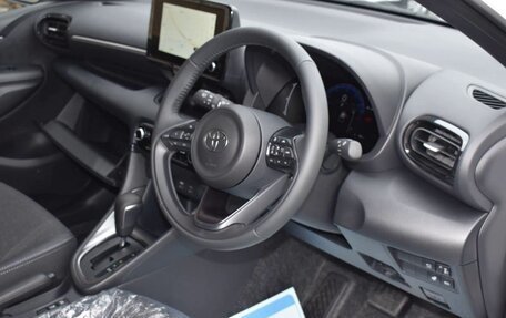 Toyota Yaris, 2022 год, 1 116 000 рублей, 9 фотография