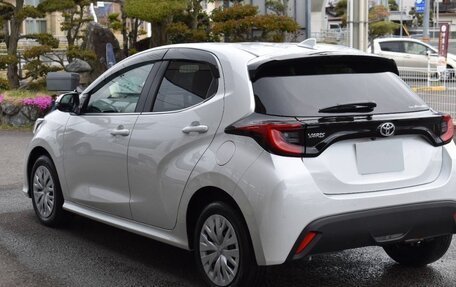 Toyota Yaris, 2022 год, 1 116 000 рублей, 6 фотография