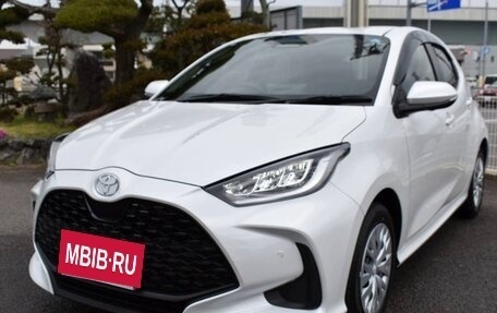 Toyota Yaris, 2022 год, 1 116 000 рублей, 2 фотография