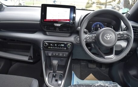 Toyota Yaris, 2022 год, 1 116 000 рублей, 8 фотография