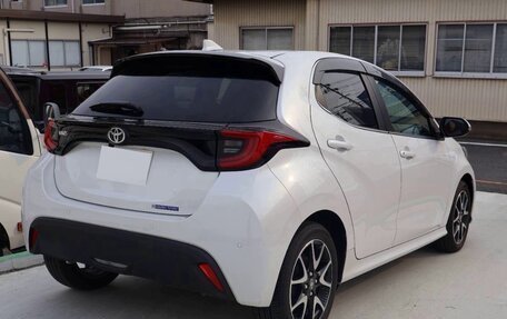 Toyota Yaris, 2022 год, 999 000 рублей, 5 фотография