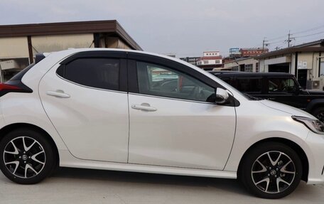 Toyota Yaris, 2022 год, 999 000 рублей, 6 фотография