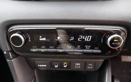 Toyota Yaris, 2022 год, 999 000 рублей, 13 фотография
