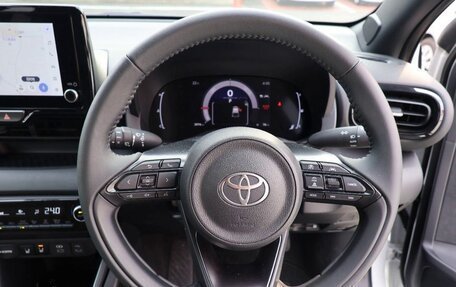 Toyota Yaris, 2022 год, 999 000 рублей, 12 фотография