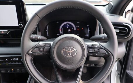 Toyota Yaris, 2022 год, 999 000 рублей, 11 фотография