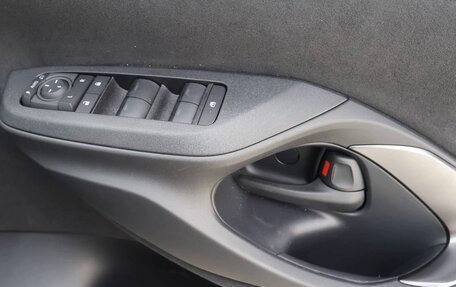 Toyota Yaris, 2022 год, 999 000 рублей, 17 фотография