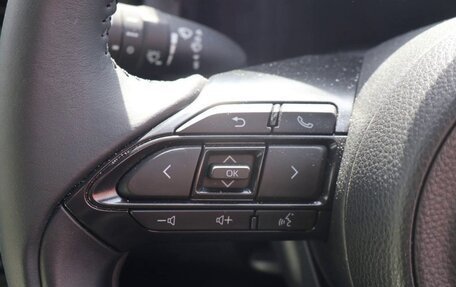 Toyota Yaris, 2022 год, 999 000 рублей, 22 фотография