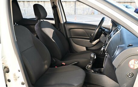 Renault Logan II, 2018 год, 954 000 рублей, 8 фотография