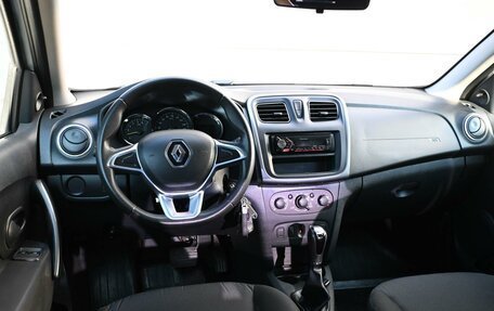 Renault Logan II, 2018 год, 954 000 рублей, 6 фотография