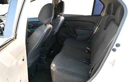 Renault Logan II, 2018 год, 954 000 рублей, 11 фотография