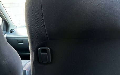 Toyota Ist II, 2002 год, 549 000 рублей, 23 фотография