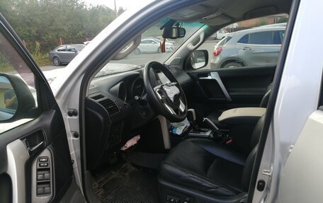 Toyota Land Cruiser Prado 150 рестайлинг 2, 2009 год, 1 000 000 рублей, 6 фотография