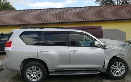 Toyota Land Cruiser Prado 150 рестайлинг 2, 2009 год, 1 000 000 рублей, 2 фотография