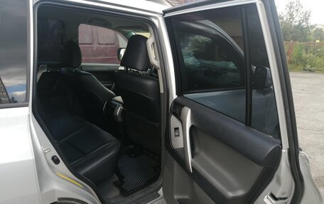 Toyota Land Cruiser Prado 150 рестайлинг 2, 2009 год, 1 000 000 рублей, 3 фотография