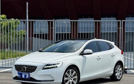 Volvo V40 II рестайлинг, 2017 год, 1 320 000 рублей, 3 фотография