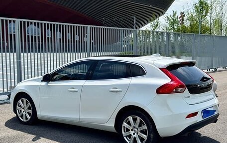 Volvo V40 II рестайлинг, 2017 год, 1 320 000 рублей, 10 фотография