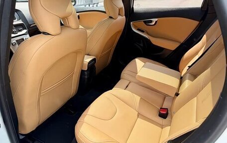 Volvo V40 II рестайлинг, 2017 год, 1 320 000 рублей, 9 фотография