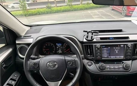 Toyota RAV4, 2018 год, 2 250 008 рублей, 6 фотография