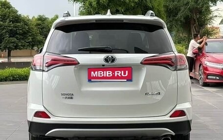 Toyota RAV4, 2018 год, 2 250 008 рублей, 3 фотография